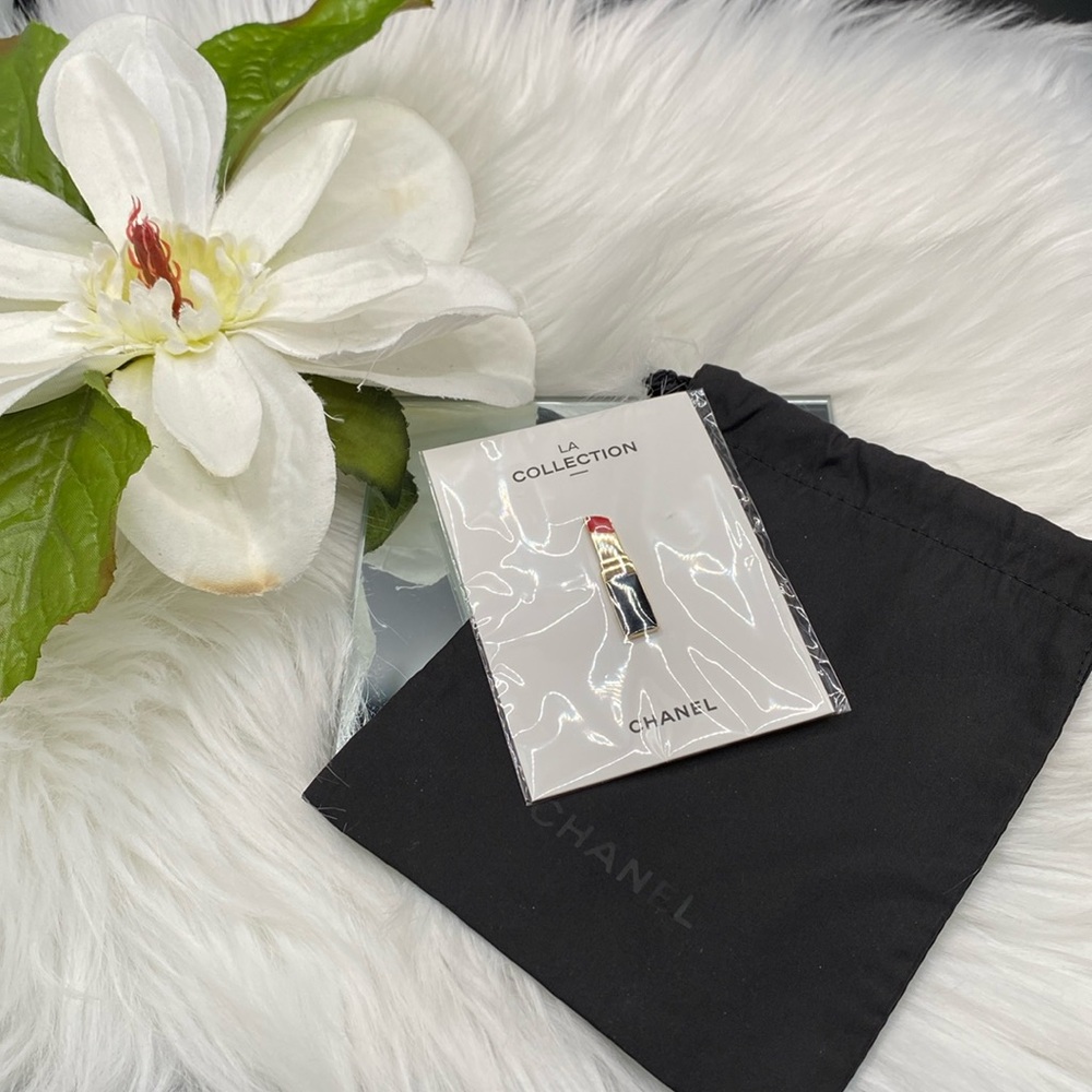 CHANEL BEAUTY LIPSTICK PIN, NEW! This is fashion! Gift with Purchase, Fashion